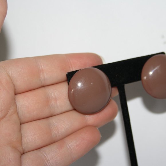 Beautiful light brown vintage post earrings - Picture 3 of 5